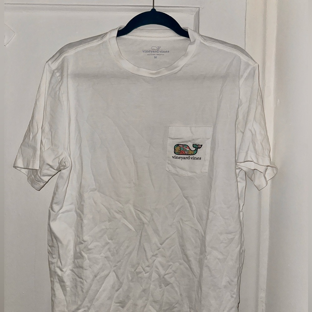 Vineyard vines t shirt size medium. Never worn.